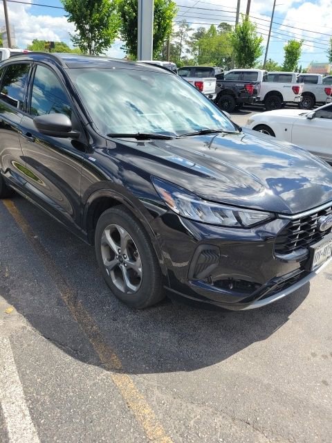 Certified 2023 Ford Escape ST-Line w/ Tech Pack #1 AWD/4WD image 3