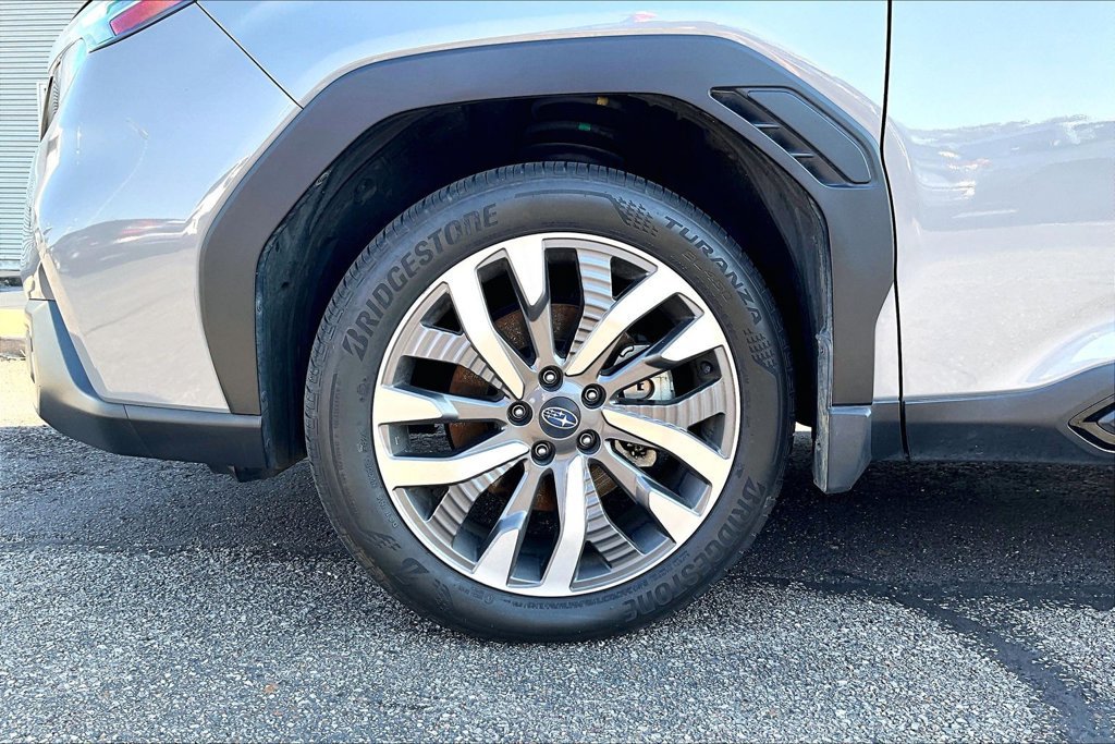Used 2025 Subaru Forester Touring w/ Popular Package - Touring AWD/4WD image 4