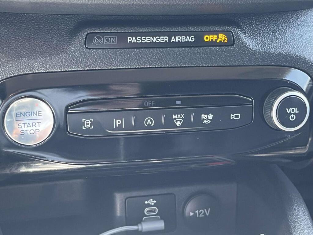 Certified 2024 Ford Escape Platinum AWD/4WD image 30