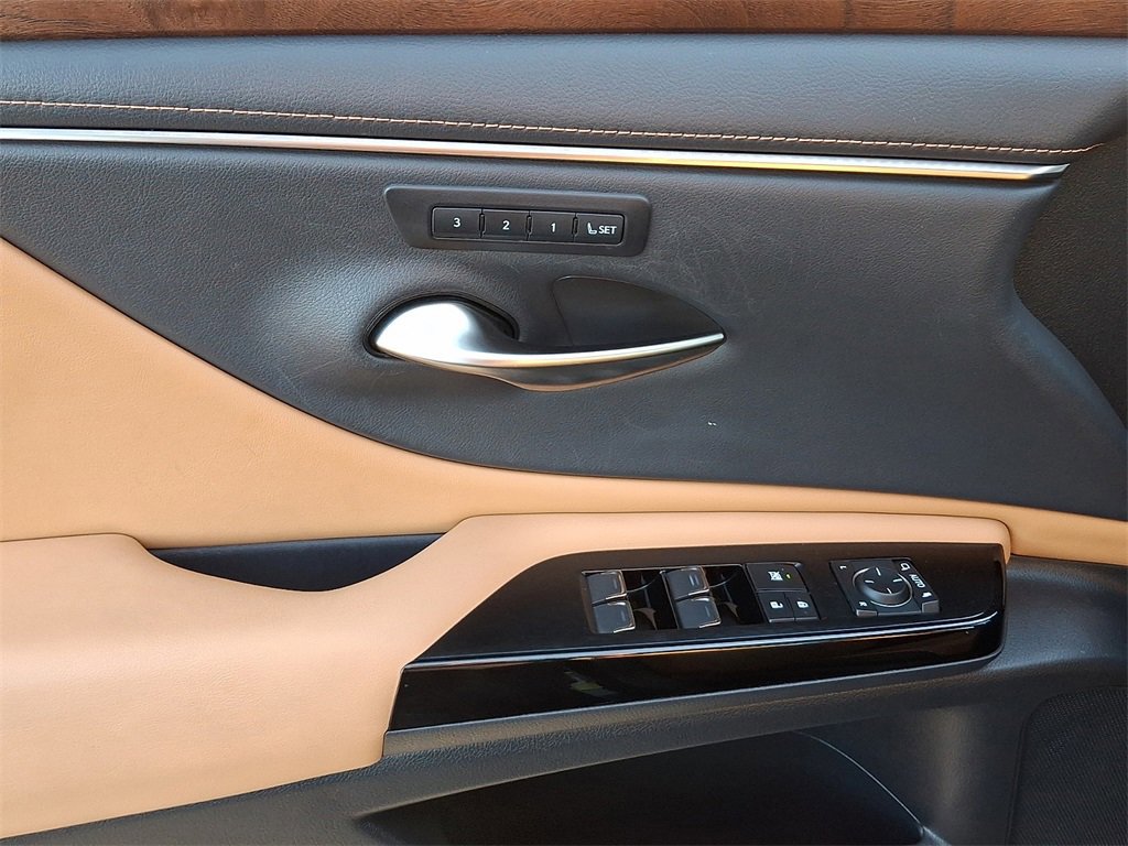Used 2022 Lexus ES 350 w/ Premium Package image 13