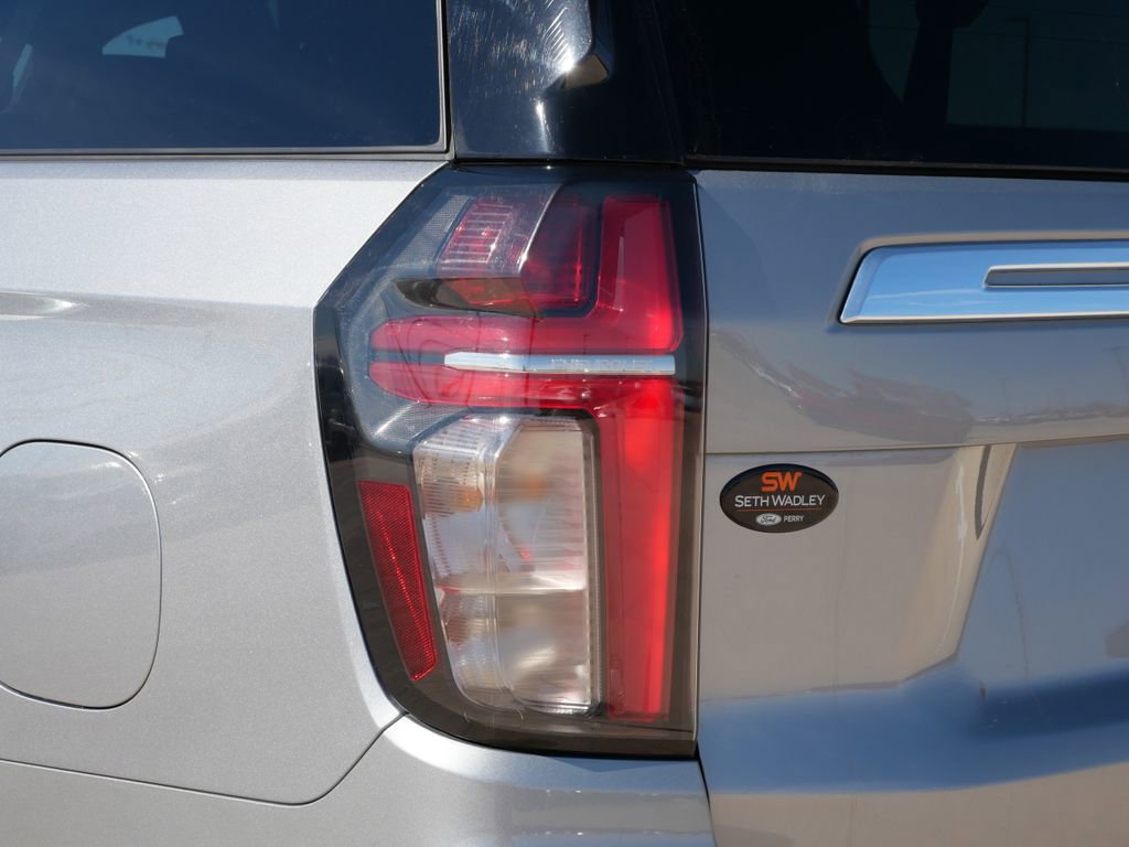 Used 2024 Chevrolet Suburban LT AWD/4WD image 9