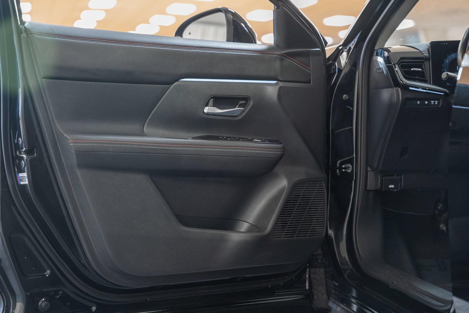 Used 2025 Nissan Kicks SR w/ SR Premium Package AWD/4WD image 38