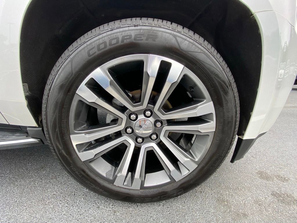 Used 2018 GMC Yukon Denali w/ Open Road Package AWD/4WD image 32