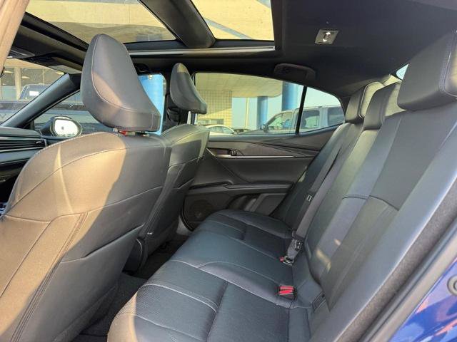 Used 2025 Toyota Camry XSE FWD image 11