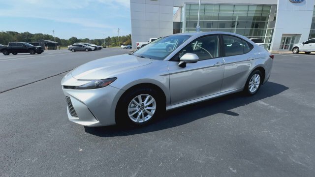 Used 2025 Toyota Camry LE FWD image 4