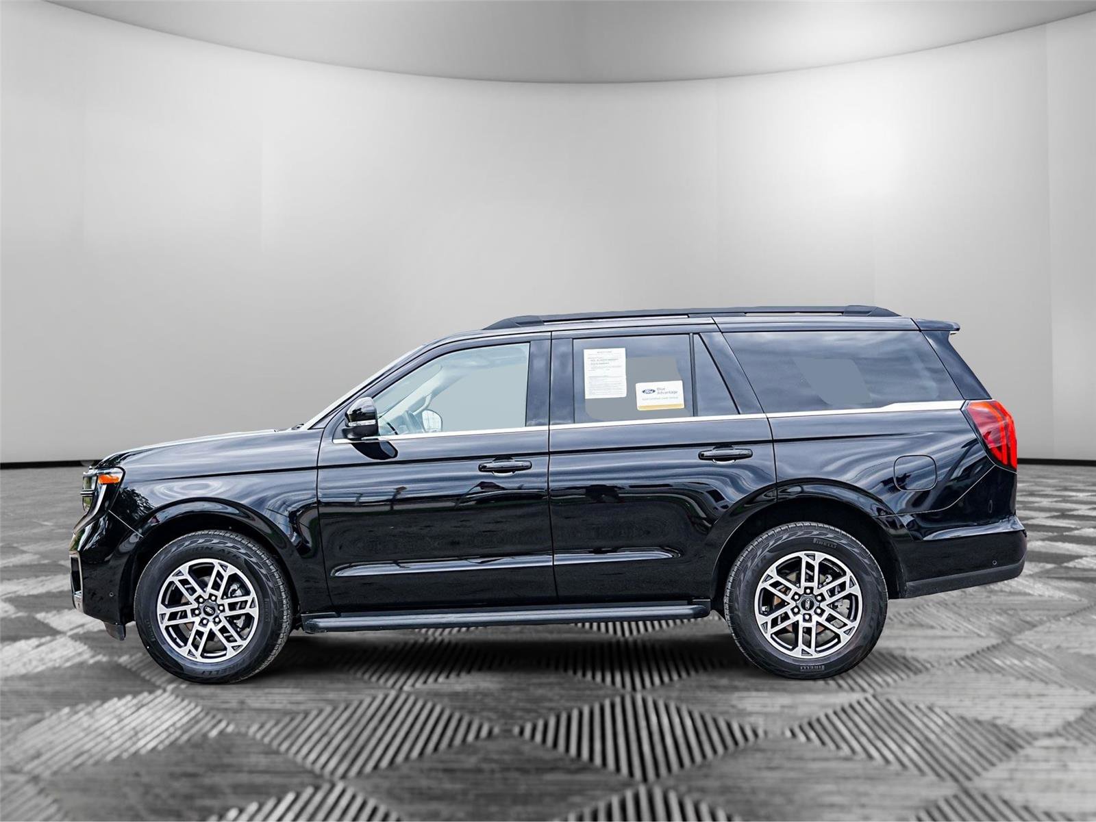 Certified 2025 Ford Expedition Active AWD/4WD image 7