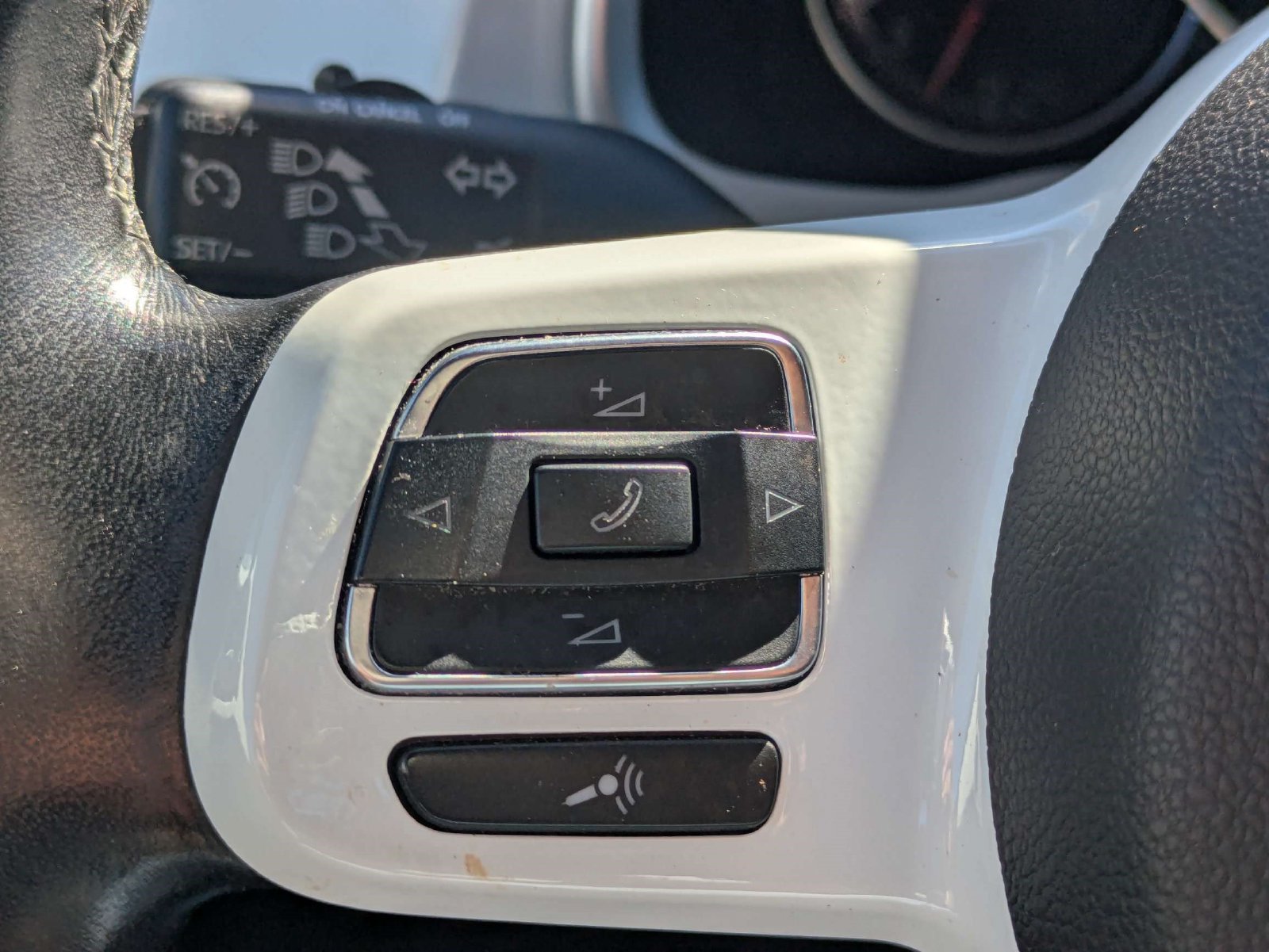 Used 2019 Volkswagen Beetle 2.0T SE w/ SE Premium Package FWD image 26