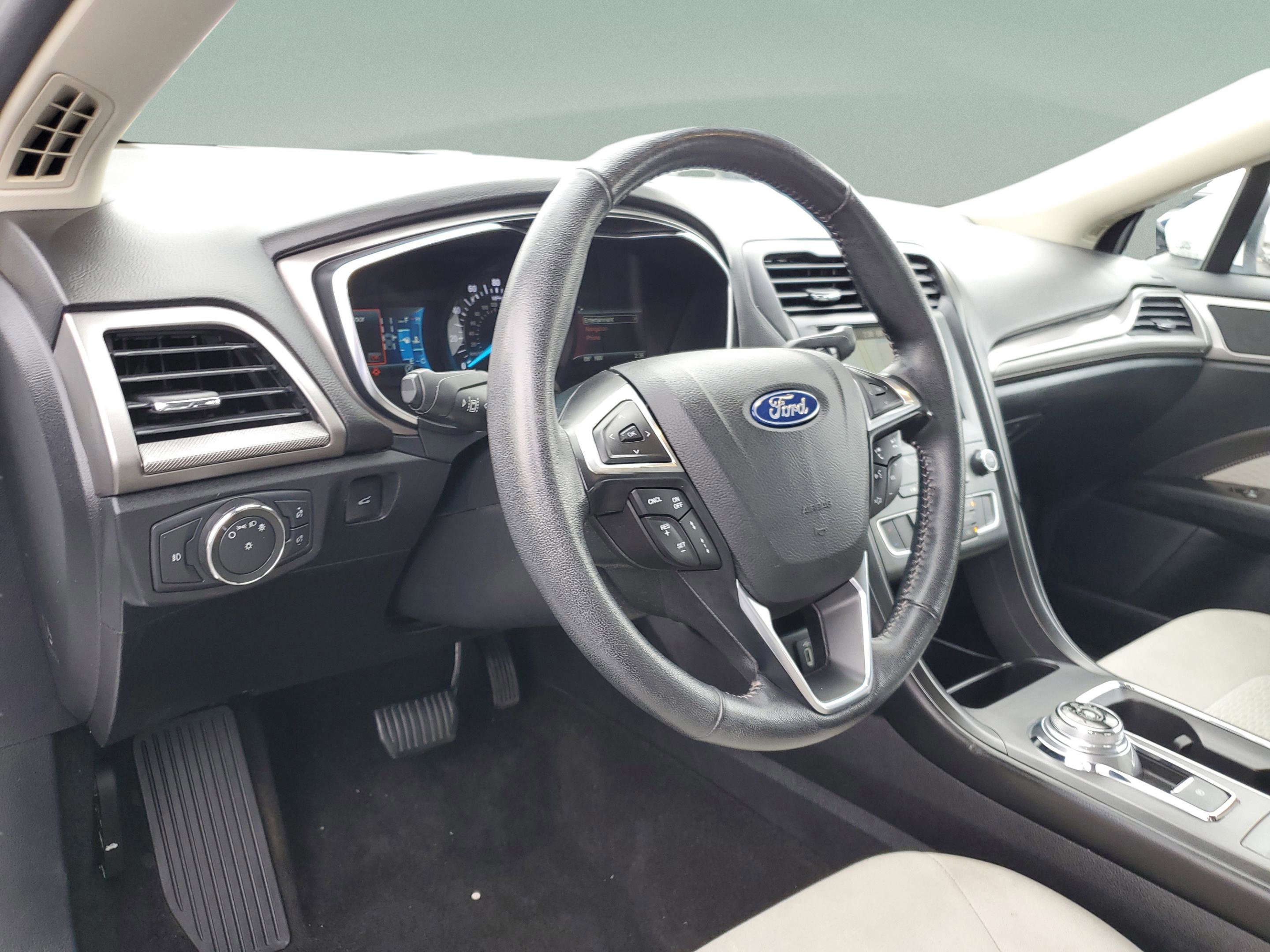 Certified 2019 Ford Fusion SE w/ Equipment Group 151A image 18