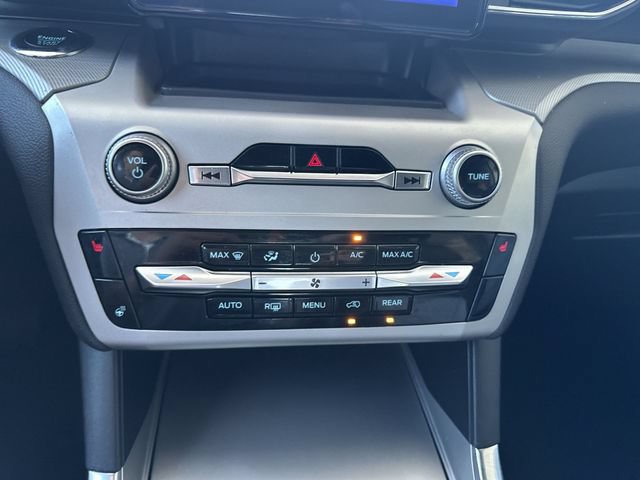 Certified 2022 Ford Explorer XLT w/ Equipment Group 202A AWD/4WD image 19
