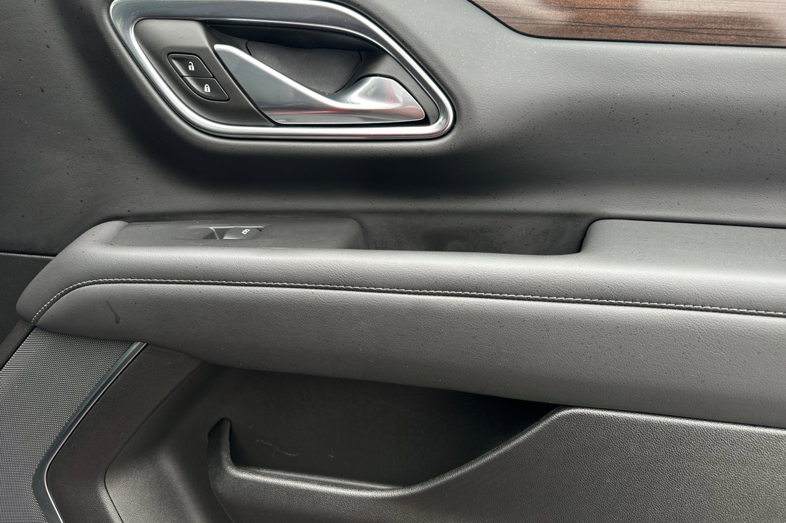 Used 2024 GMC Yukon XL SLE image 19