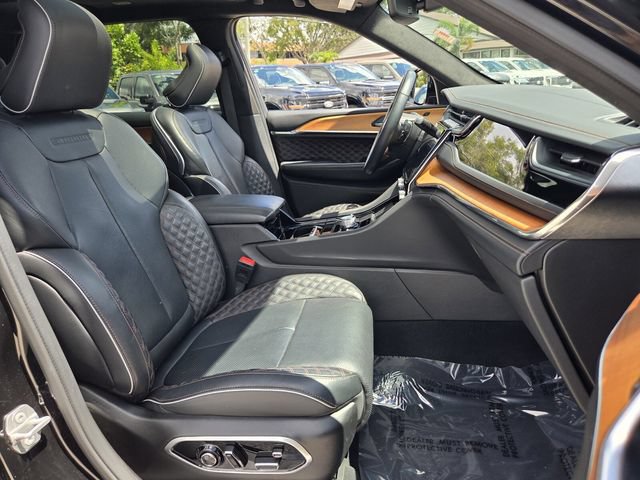 Used 2024 Jeep Grand Cherokee L Summit AWD/4WD image 19