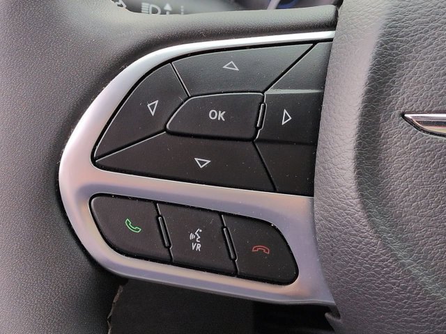 Used 2026 Chrysler Pacifica Limited FWD image 33