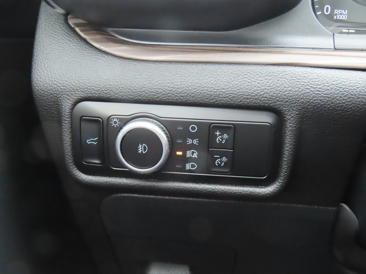 Certified 2024 Ford Explorer Limited w/ Limited Technology Package RWD image 28