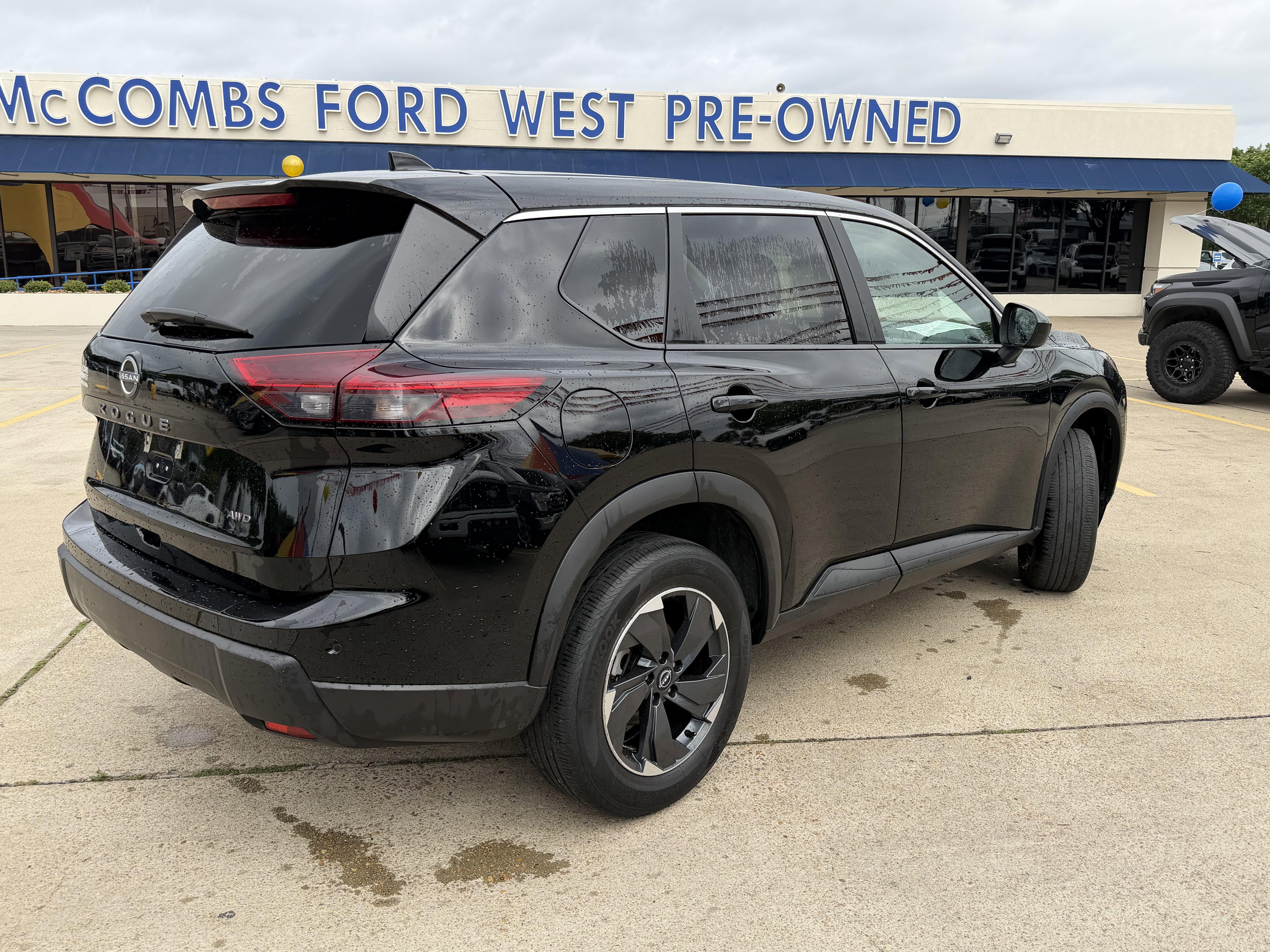Used 2025 Nissan Rogue SV AWD/4WD image 5