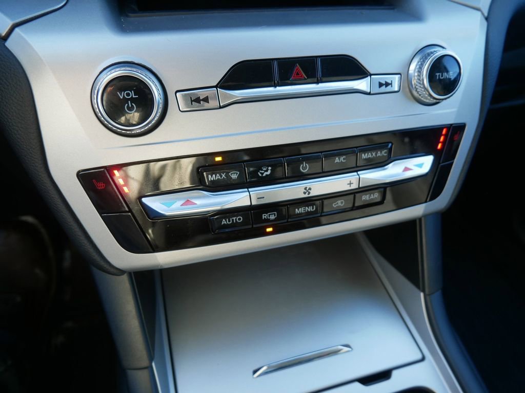 Certified 2022 Ford Explorer XLT w/ Class IV Trailer Tow Package image 23