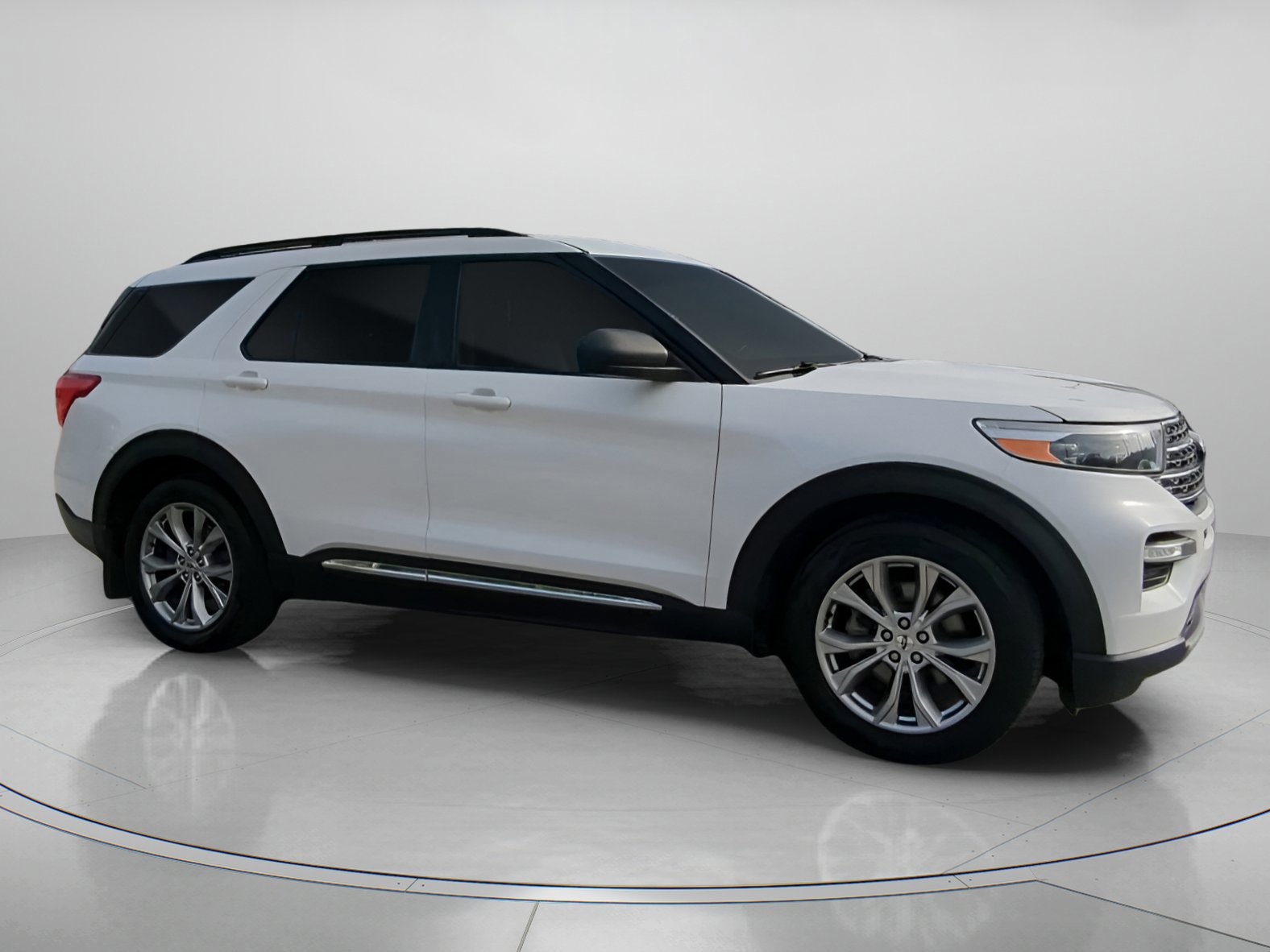 Certified 2020 Ford Explorer XLT w/ Equipment Group 202A image 30