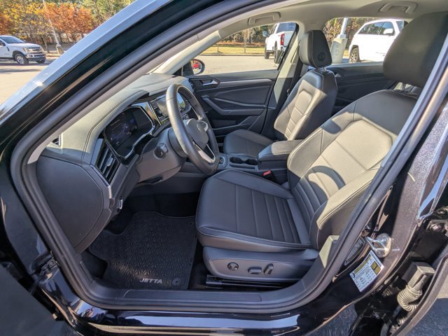 Used 2023 Volkswagen Jetta SE image 17