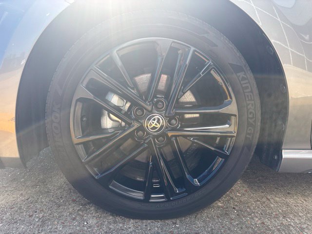 Used 2025 Toyota Camry SE w/ Convenience Package FWD image 13