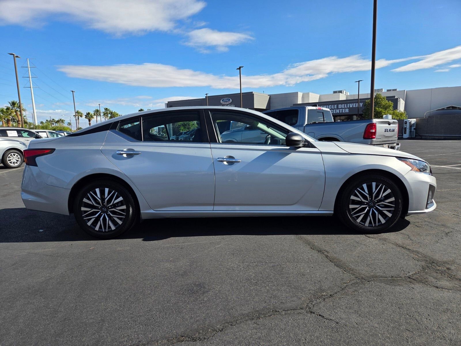 Used 2024 Nissan Altima 2.5 SV FWD image 7