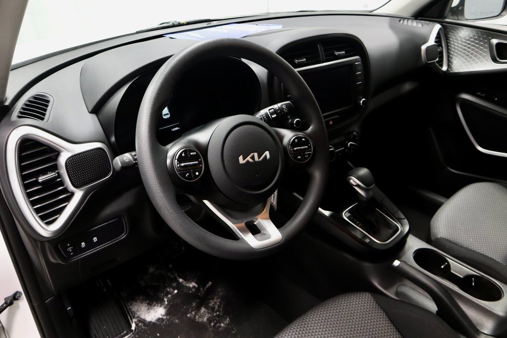 Used 2025 Kia Soul LX w/ LX Technology Package image 24