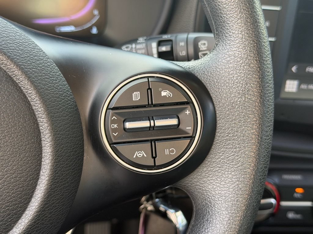 Used 2025 Kia Soul LX w/ LX Technology Package FWD image 25
