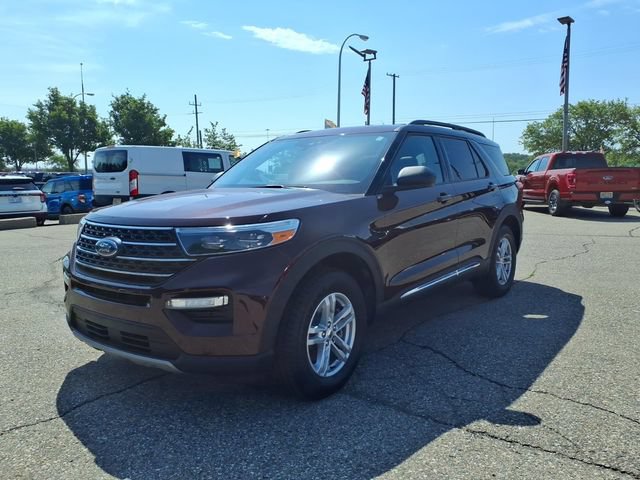 Certified 2022 Ford Explorer XLT w/ Equipment Group 202A AWD/4WD image 3
