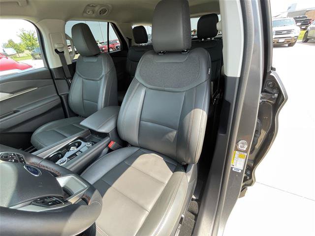 Certified 2025 Ford Explorer Active w/ Active Comfort Package AWD/4WD image 18