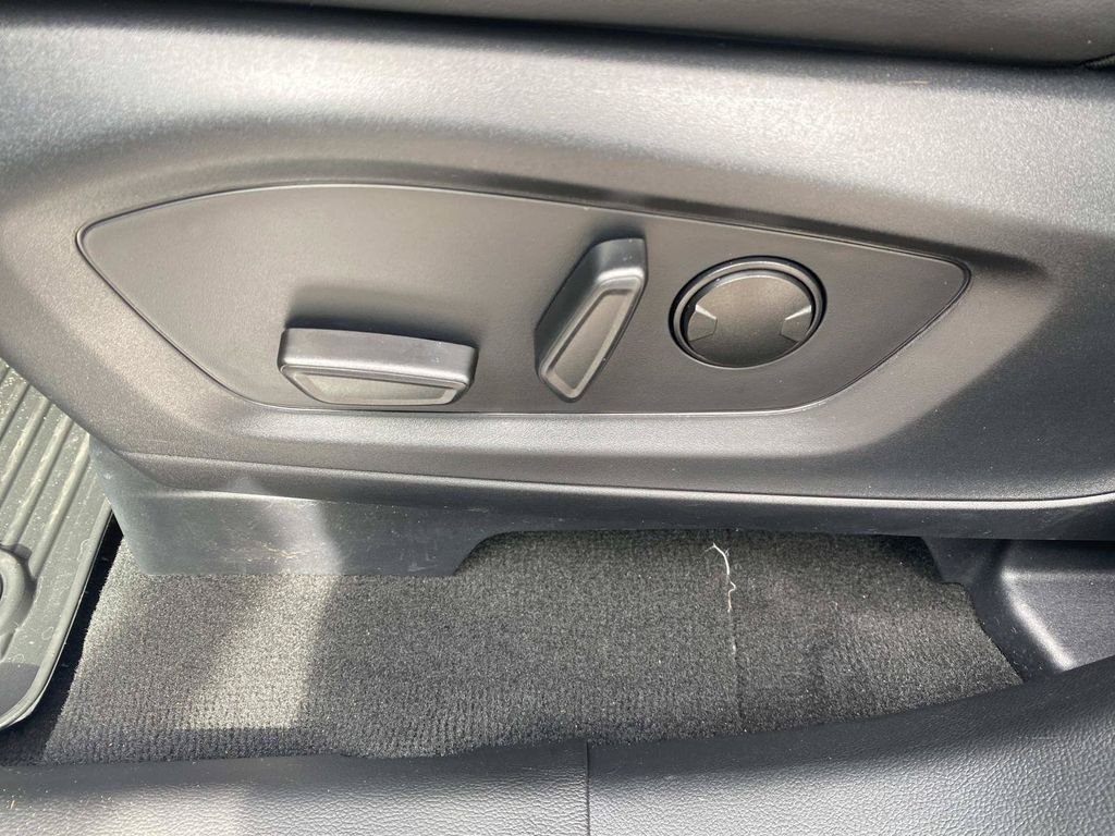Certified 2025 Ford Explorer ST-Line w/ Premium Package RWD image 21