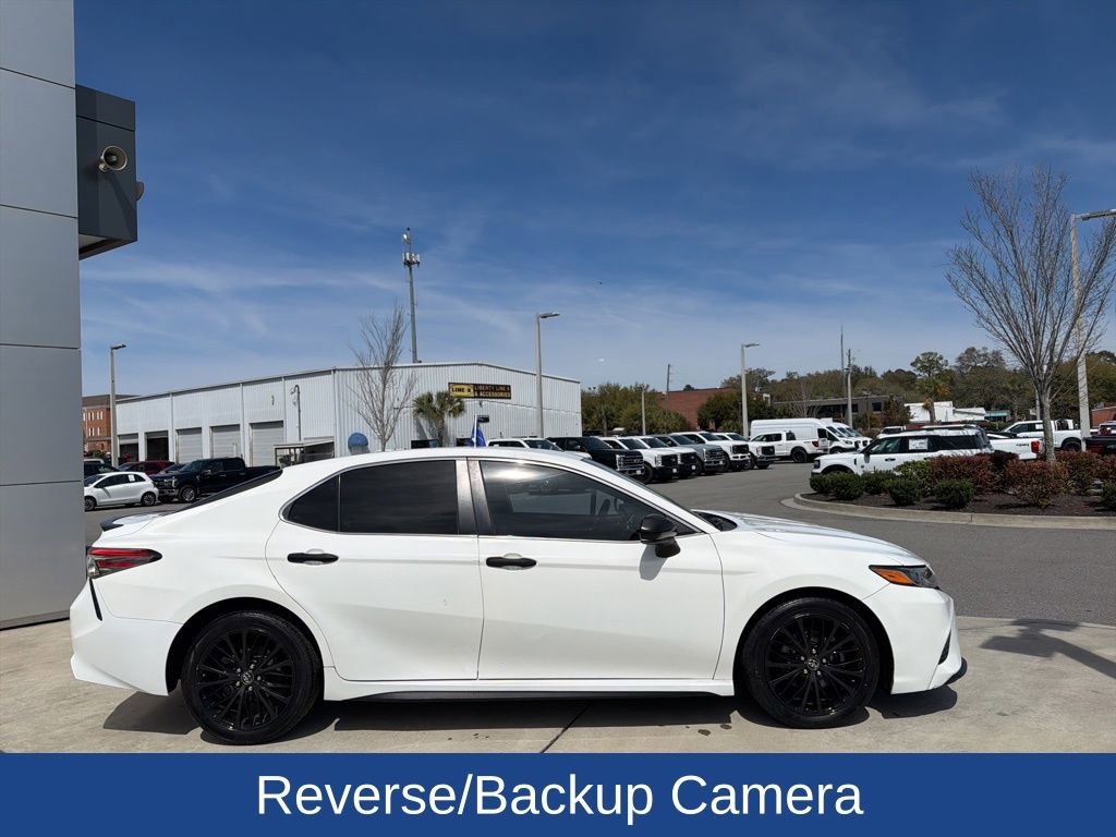 Used 2018 Toyota Camry SE image 2