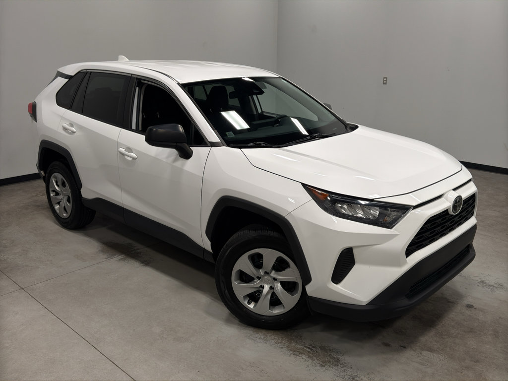 Used 2022 Toyota RAV4 LE image 29