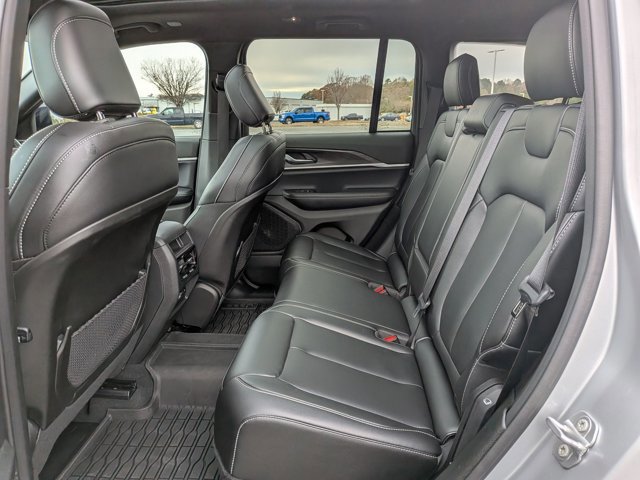 Used 2025 Jeep Grand Cherokee Limited w/ Black Appearance Package image 30