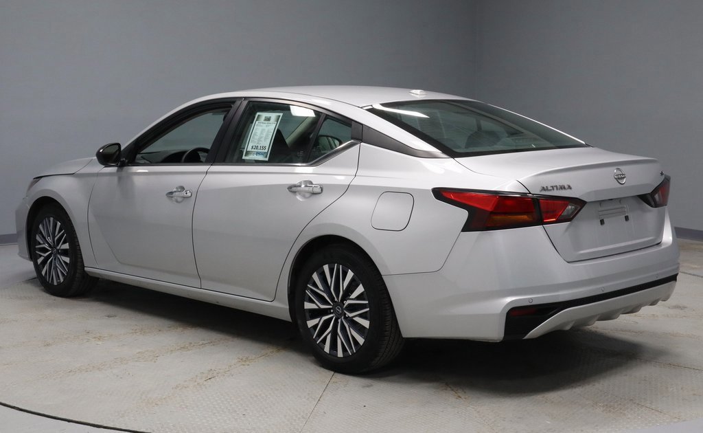 Used 2024 Nissan Altima 2.5 SV image 3