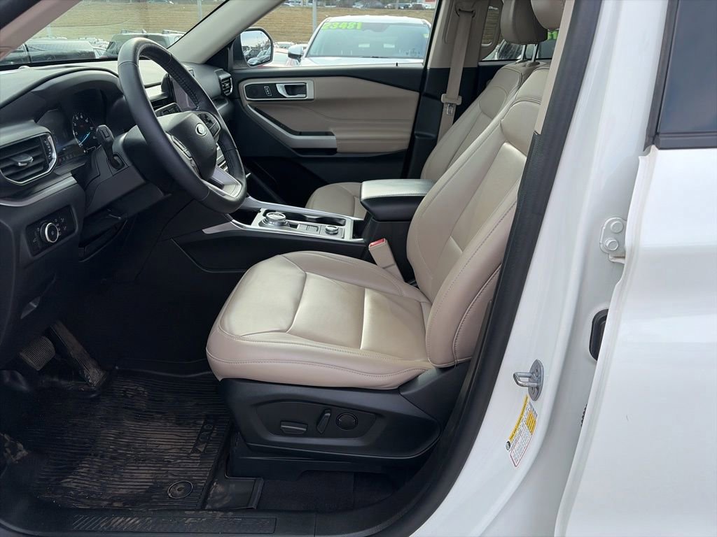 Certified 2023 Ford Explorer XLT w/ Equipment Group 202A image 10