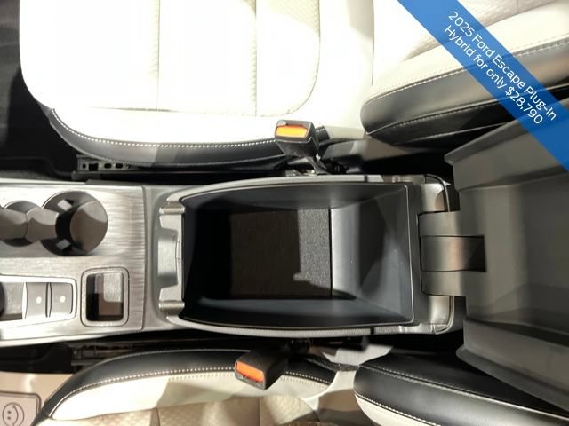 Certified 2025 Ford Escape SE w/ Class II Trailer Tow Package FWD image 20