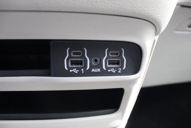 Used 2024 Chrysler Pacifica Limited FWD image 39