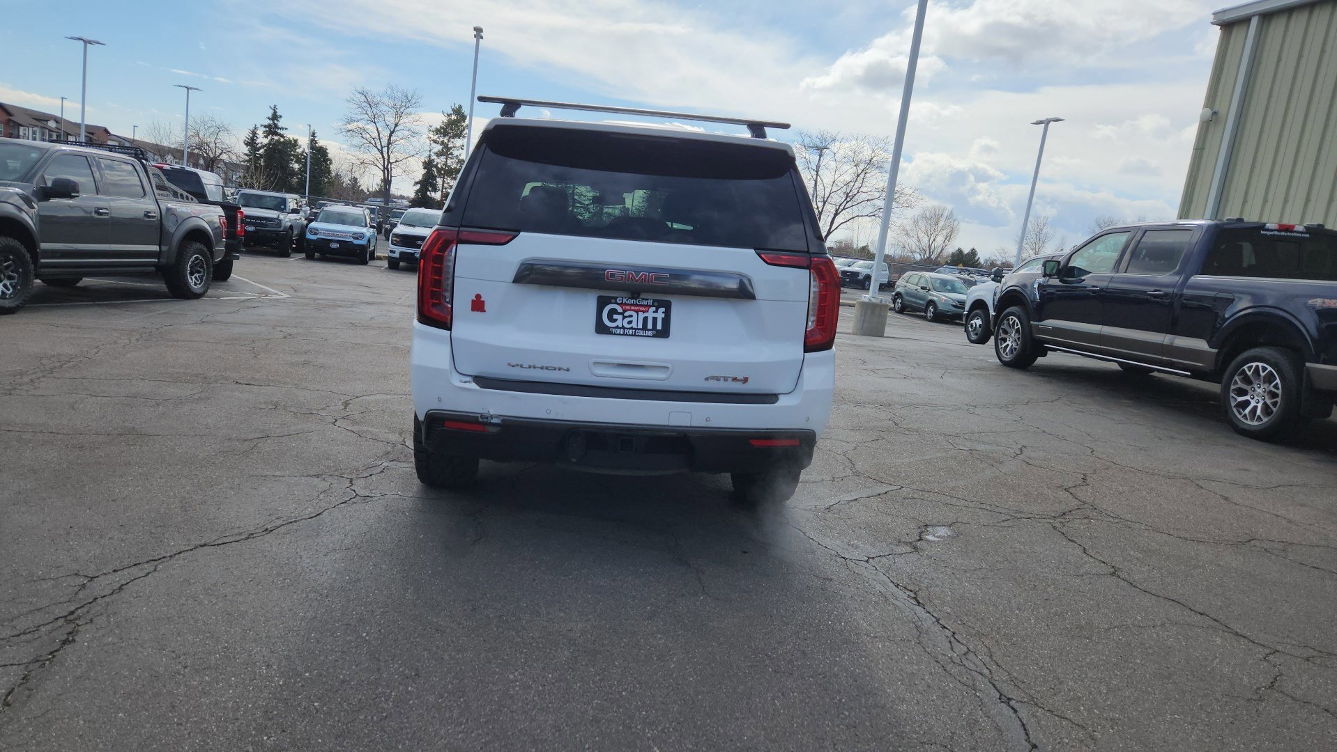 Used 2023 GMC Yukon AT4 w/ Technology Package image 14