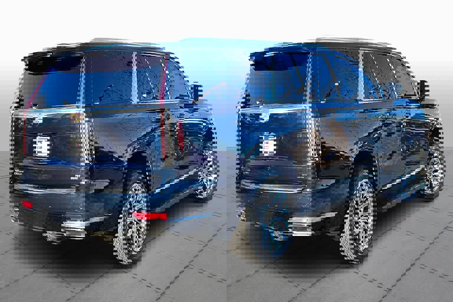 Used 2023 Cadillac Escalade ESV Premium Luxury image 4