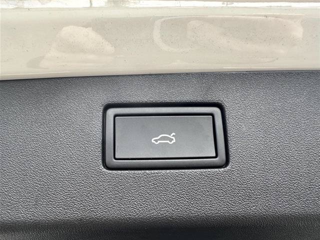 Used 2026 Volkswagen Tiguan SEL R-Line AWD/4WD image 11