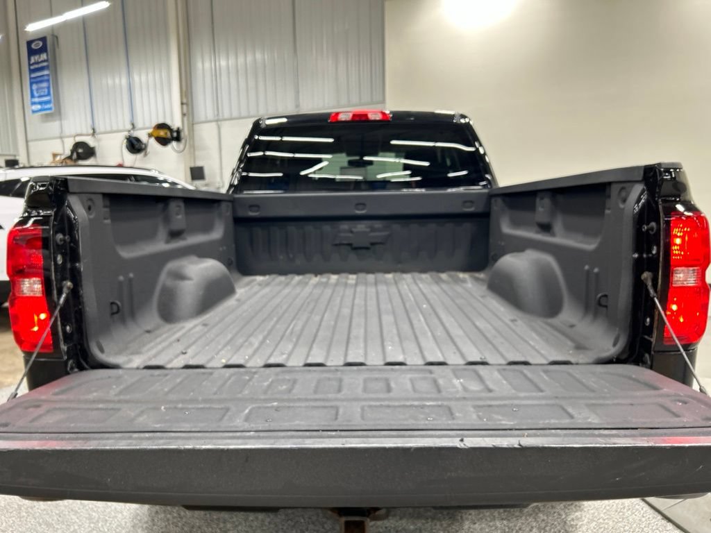 Used 2018 Chevrolet Silverado 1500 LT w/ Midnight Edition AWD/4WD image 23