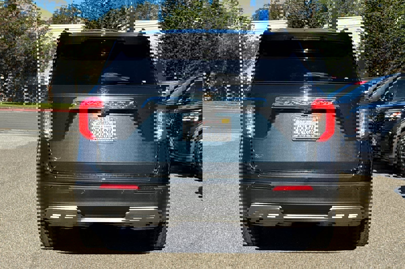 Certified 2022 Ford Explorer XLT w/ Equipment Group 202A image 5