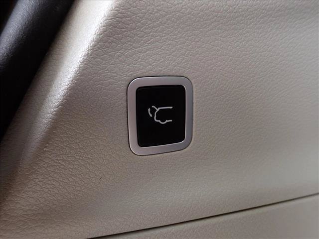 Used 2018 Chrysler Pacifica Touring-L FWD image 9