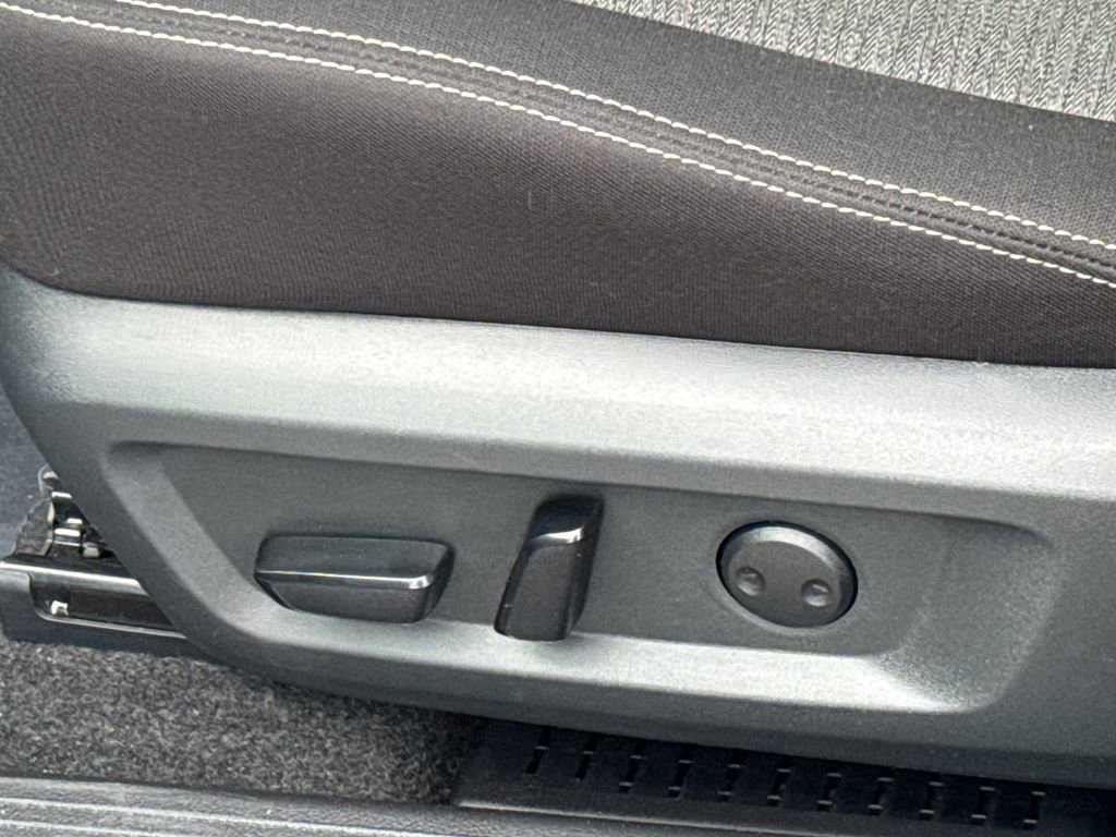 Used 2023 Nissan Rogue SV image 24