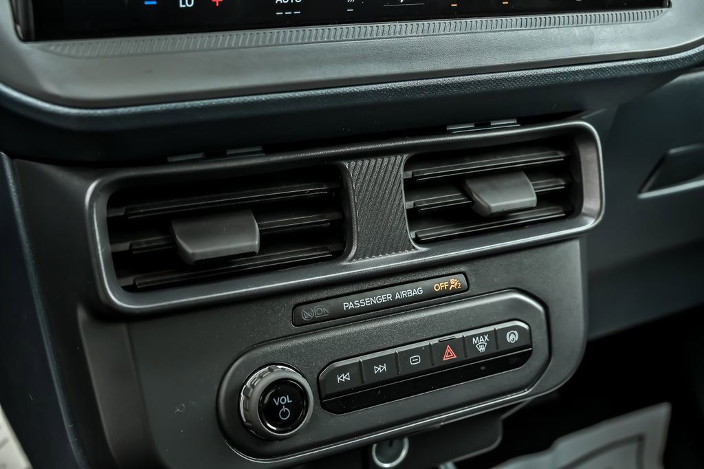 Certified 2025 Ford Maverick XL FWD image 24