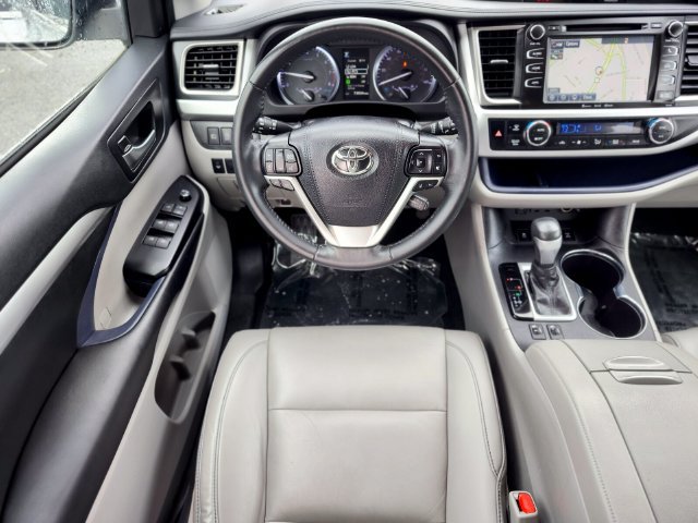 Used 2019 Toyota Highlander XLE AWD/4WD image 13