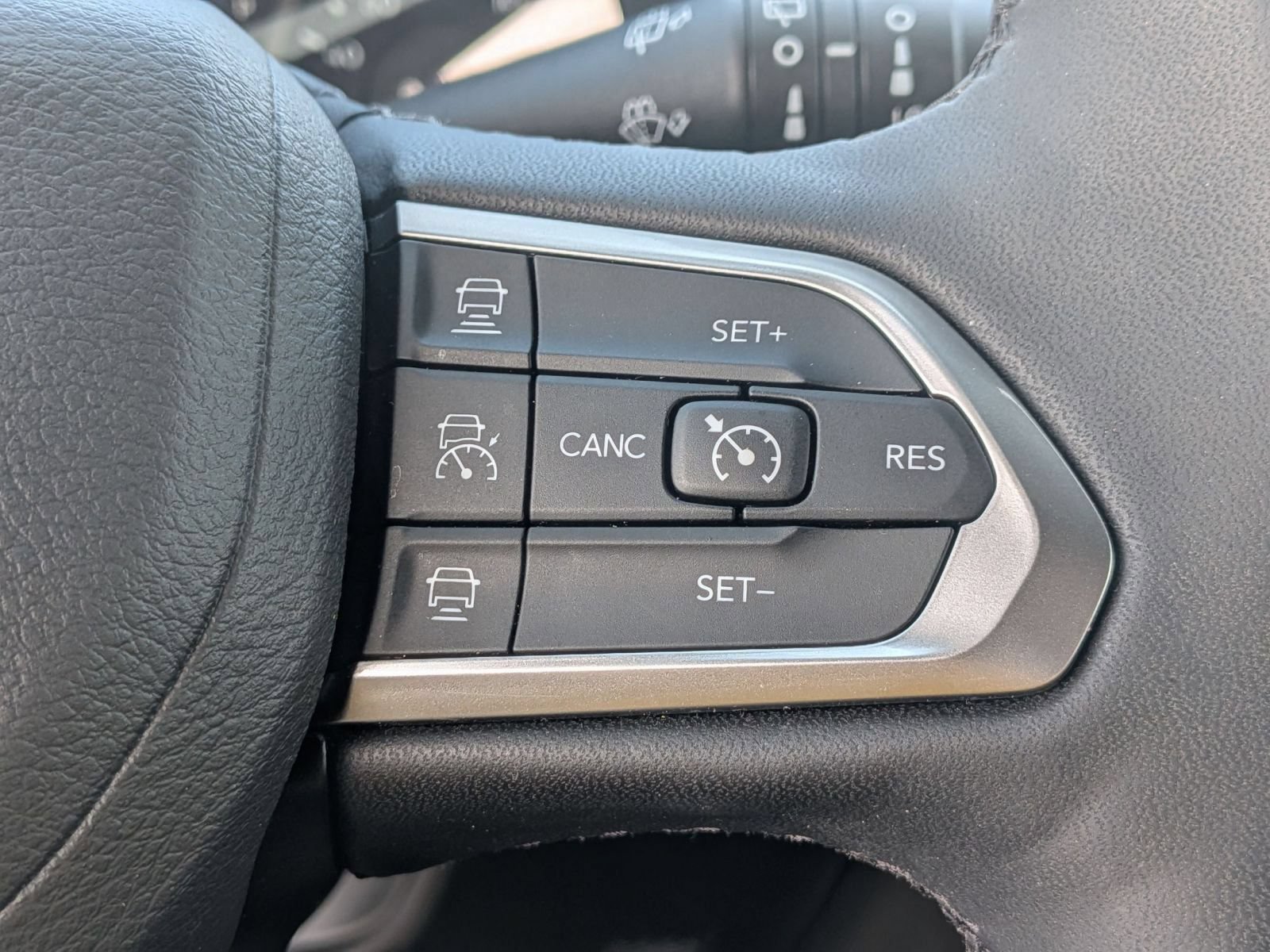 Used 2025 Jeep Compass Limited AWD/4WD image 20