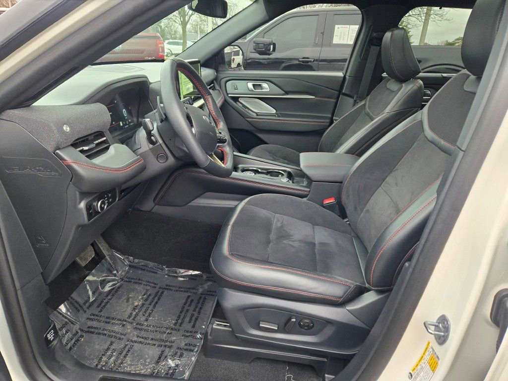 Certified 2025 Ford Explorer ST image 23