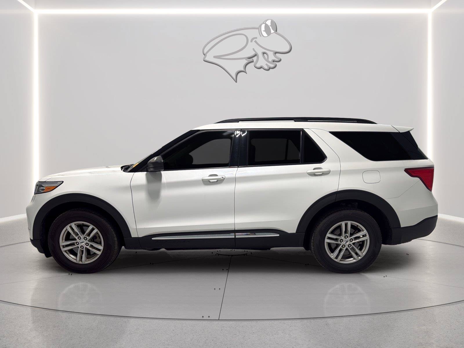 Certified 2023 Ford Explorer XLT AWD/4WD image 2