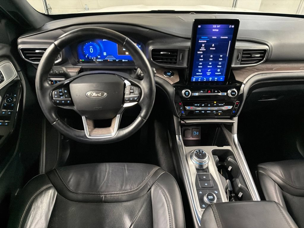 Certified 2023 Ford Explorer Platinum w/ Technology Package AWD/4WD image 8