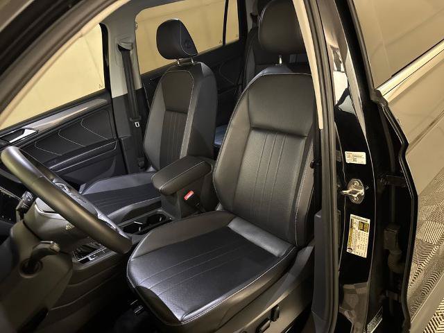 Used 2022 Volkswagen Tiguan SE w/ Panoramic Sunroof Package FWD image 18