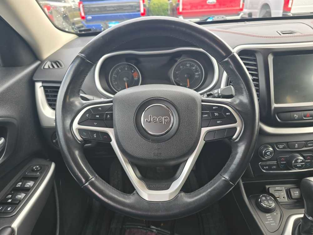 Used 2018 Jeep Cherokee Trailhawk image 12